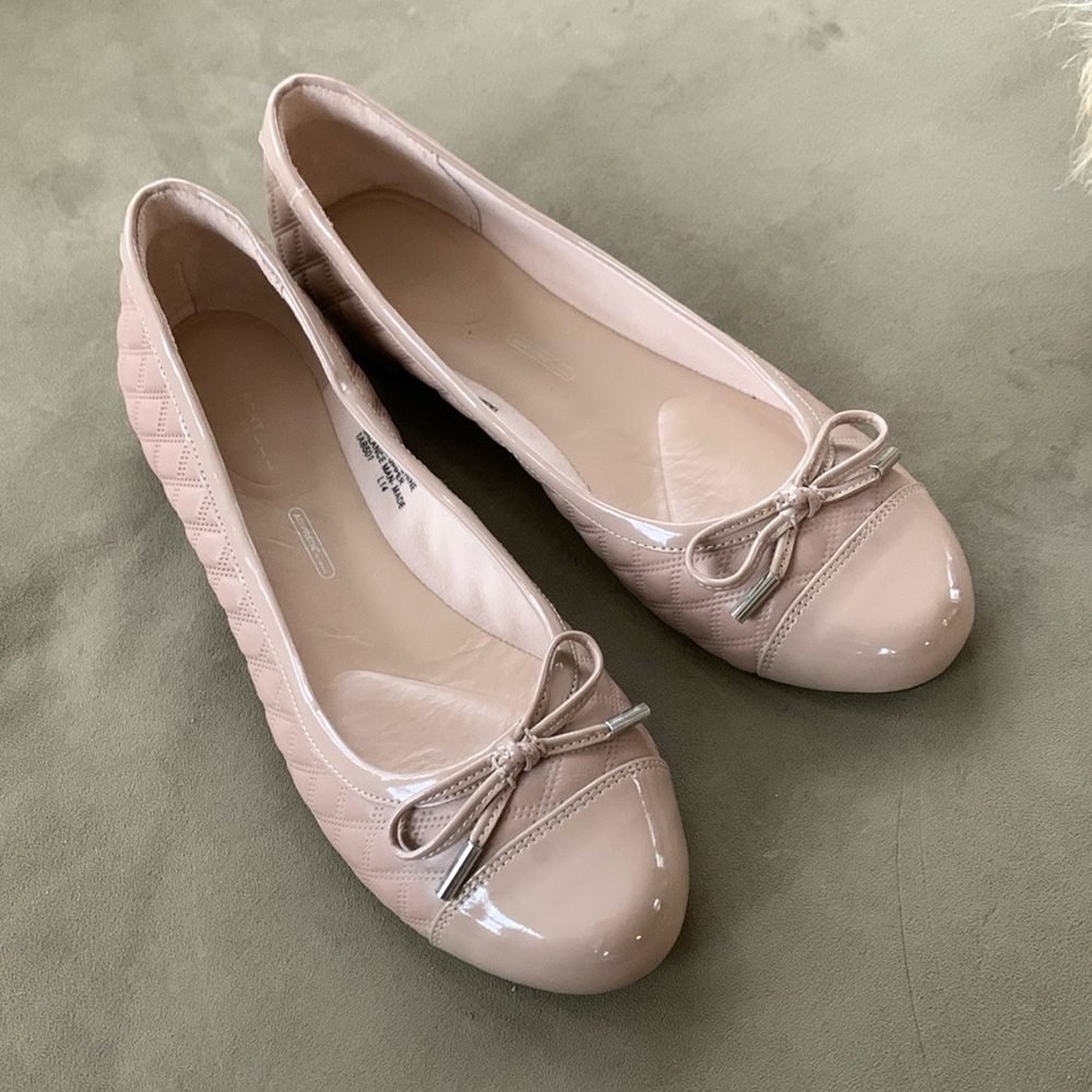 Rockport flats, quilted patent leather with bow. New without box. 7.5